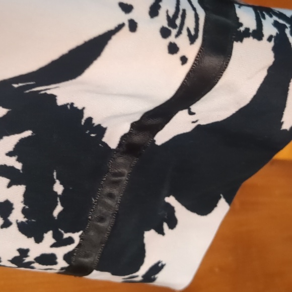 L/XL Linea Donatella warp around robe w/belt and inside tie  stretchy and comfy - Picture 2 of 6